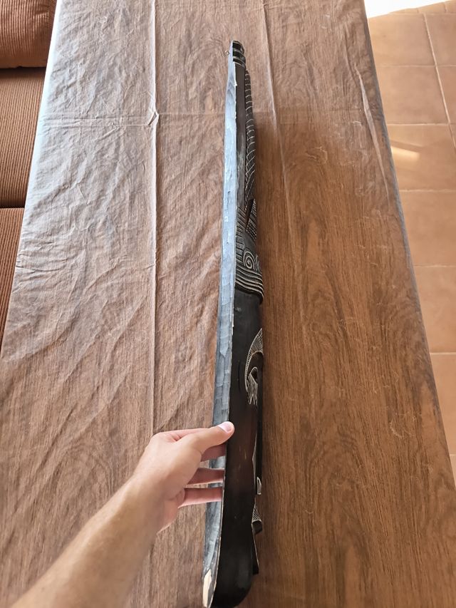 Máscara africana tallada a mano