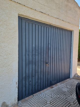 Puerta garaje aluminio gris