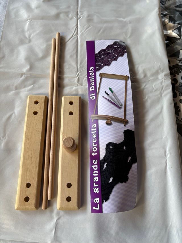 attrezzo per la lavorazione a uncinetto