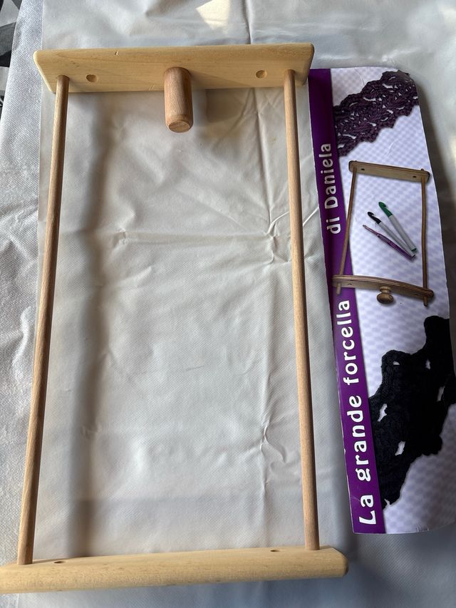 attrezzo per la lavorazione a uncinetto