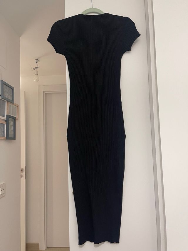 Vestido midi Zara negro ajustado