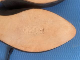 Zapatos negros de gamuza con cordones 
