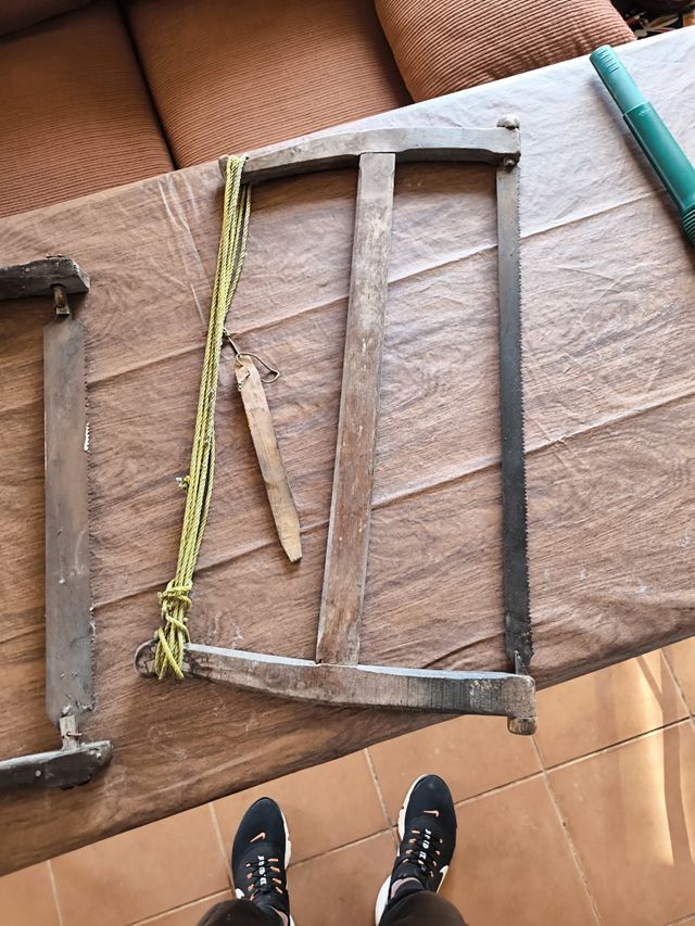 Sierra carpintero antigua - herramienta