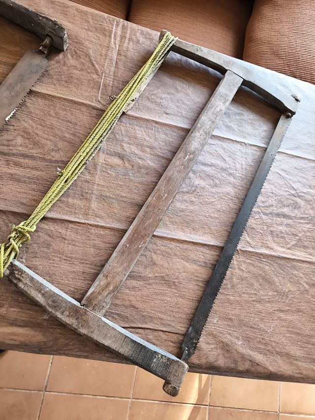 Sierra carpintero antigua - herramienta