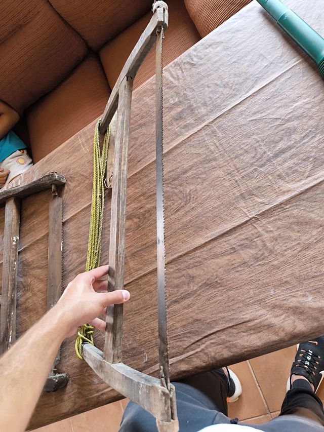 Sierra carpintero antigua - herramienta