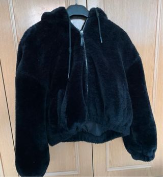 Cazadora Bershka negra - Talla S