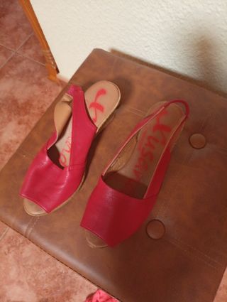 Cuñas rojas mujer verano