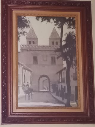 Cuadro hecho a mano a punto de cruz puerta Cambron