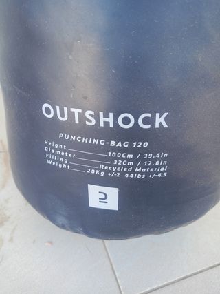 Saco boxeo OUTSHOCK con gancho de colgar.