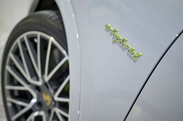 Porsche Cayenne   Turbo S EHybrid 