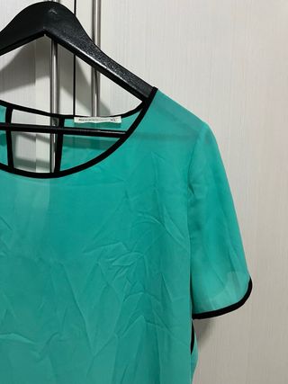 Blusa turquesa XL c/ ribete negro
