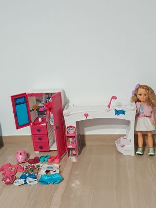 Nancy: Muñeca, cama, armario y ropa