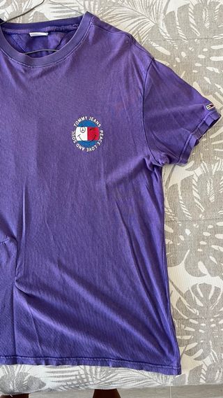 Camiseta Tommy Jeans morada