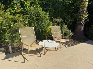 Conjunto jardín: mesa + 5 sillas