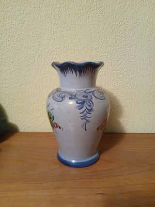 Jarrón cerámico azul y blanco