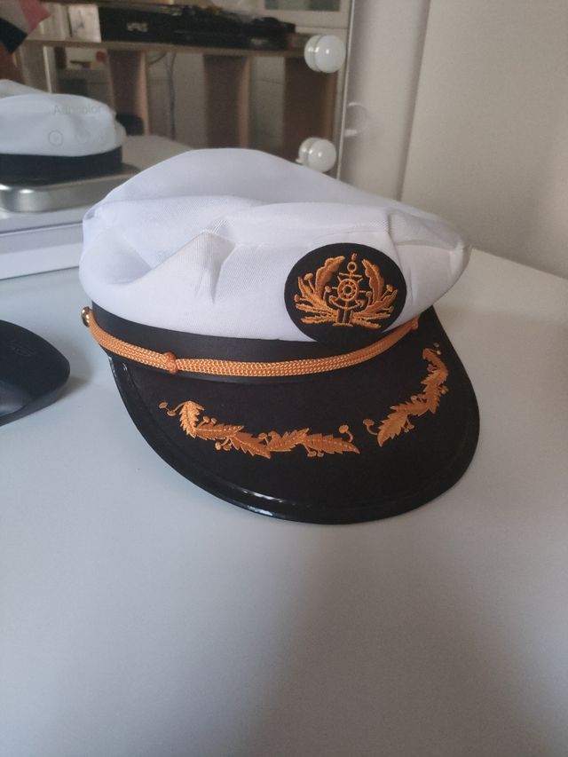 Gorra marinera blanca y dorada disfraces