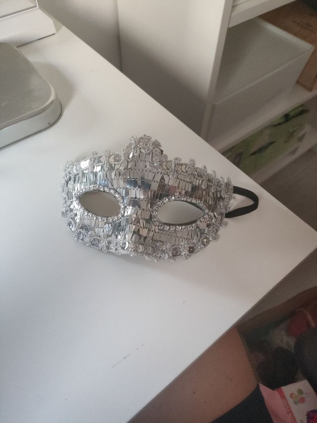 Antifaz brillante plata