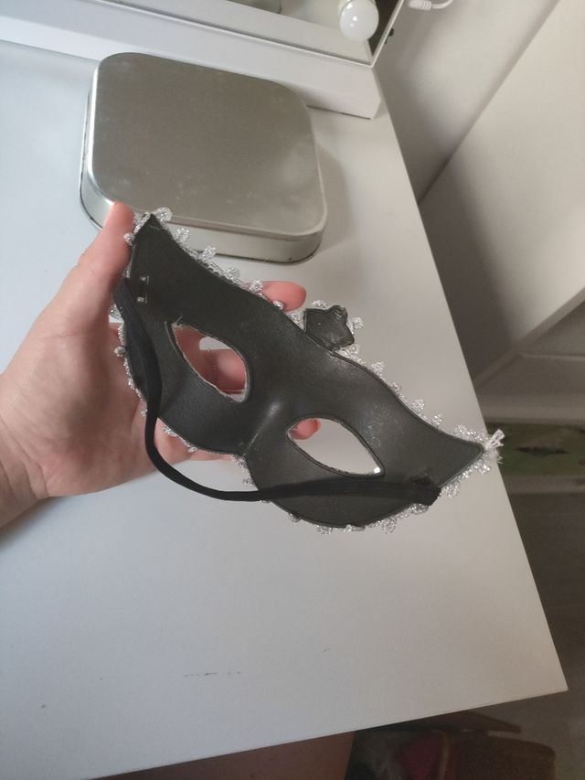 Antifaz brillante plata