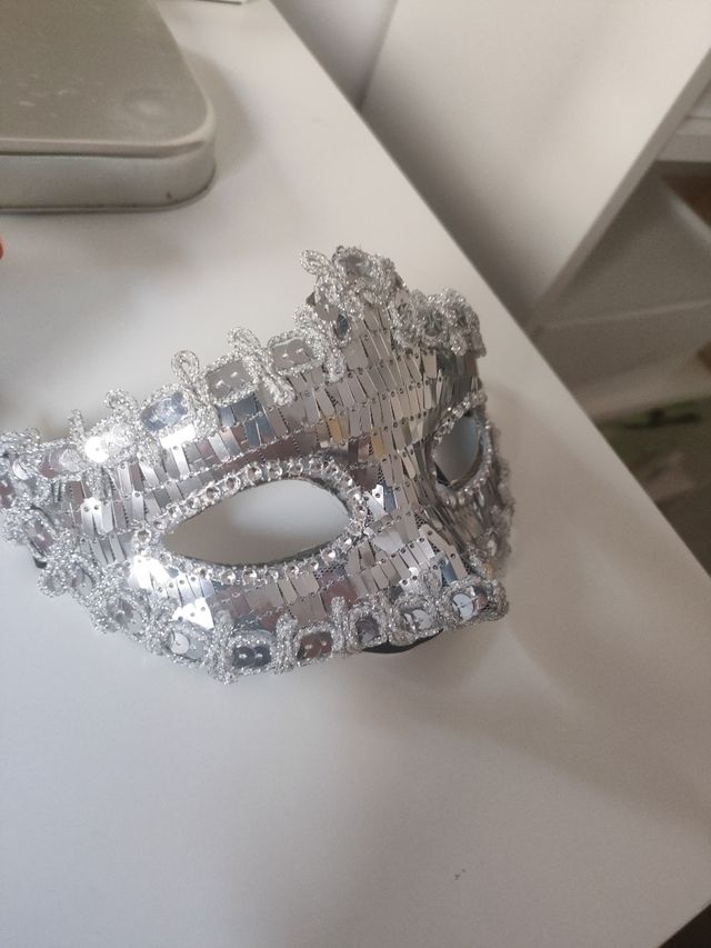 Antifaz brillante plata