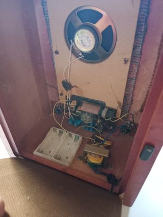 Radio antigua de madera