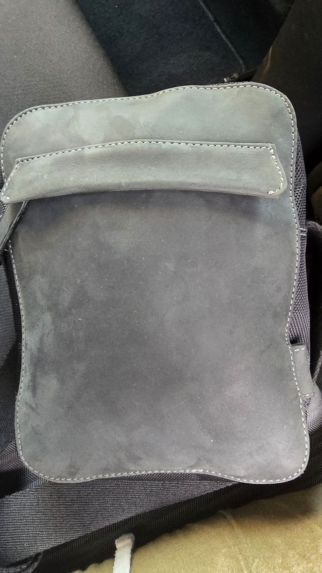 Bandolera piel negra hombre