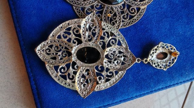 Orecchini pendenti neri e argento