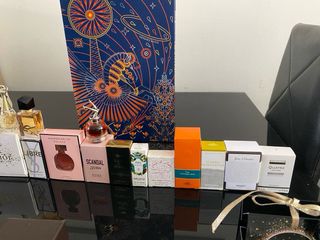 Lote perfumes miniatura + regalo acceso skincare