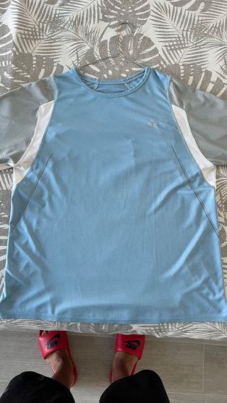 Camiseta Nike azul deportiva
