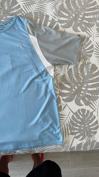 Camiseta Nike azul deportiva