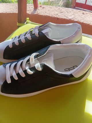 Zapatillas LPB blancas y negras nº 40