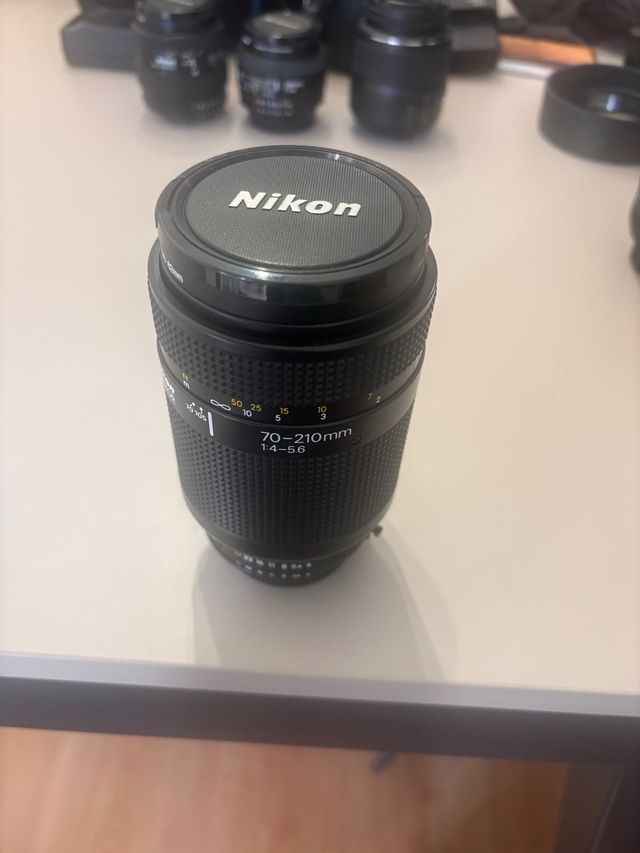 Objetivo Nikon AF Nikkor 70-210mm