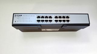Switch D-Link DES-1100-16 16 puertos