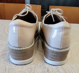 Zapatos plataforma charol beige