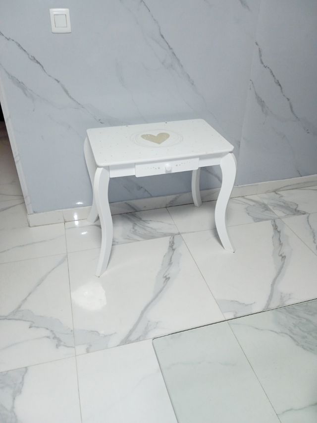 Mesa de cabeceira infantil branca