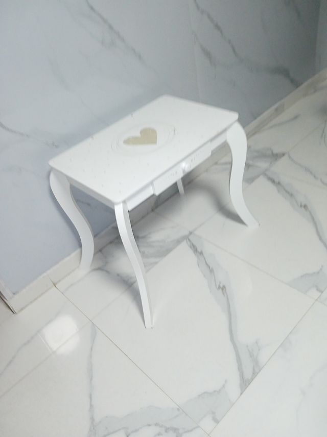 Mesa de cabeceira infantil branca