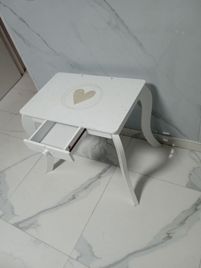 Mesa de cabeceira infantil branca