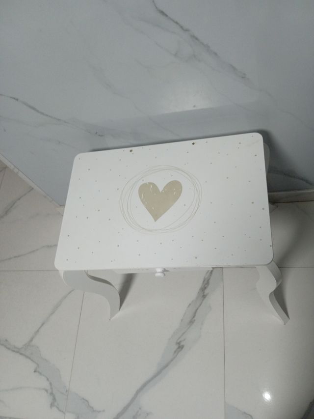 Mesa de cabeceira infantil branca