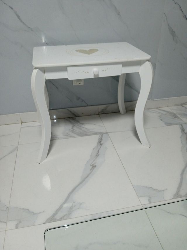 Mesa de cabeceira infantil branca