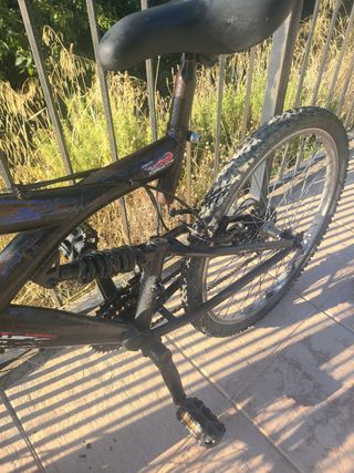 Bicicleta montaña negra