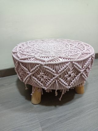 Taburete / reposapiés macramé rosa boho