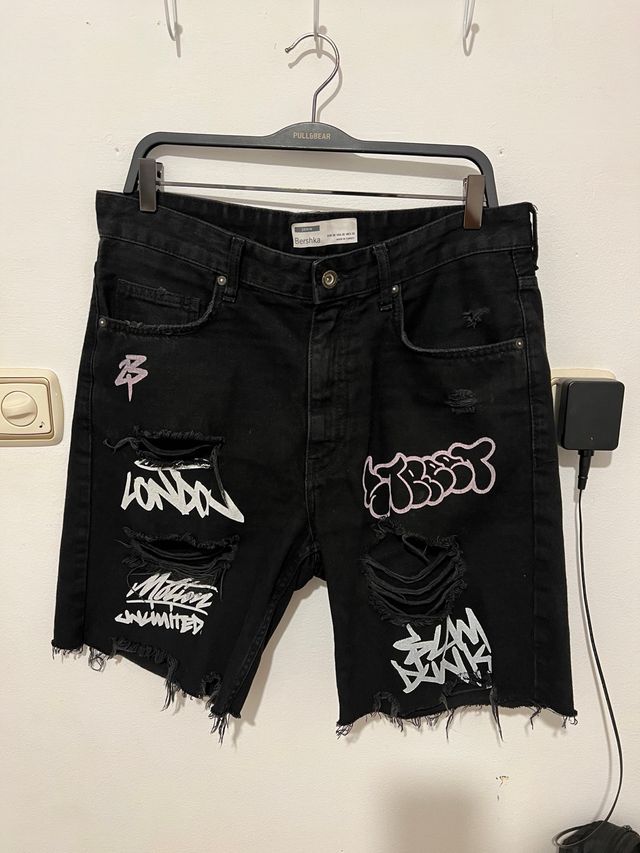 Shorts Bershka negros rotos