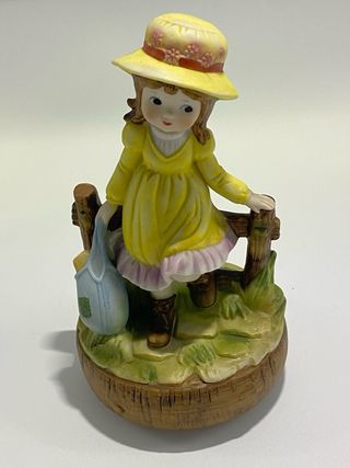 Figura Niña Porcelana Musical