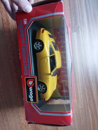 Burago Porsche 911 Carrera (1993) 1:24 amarelo