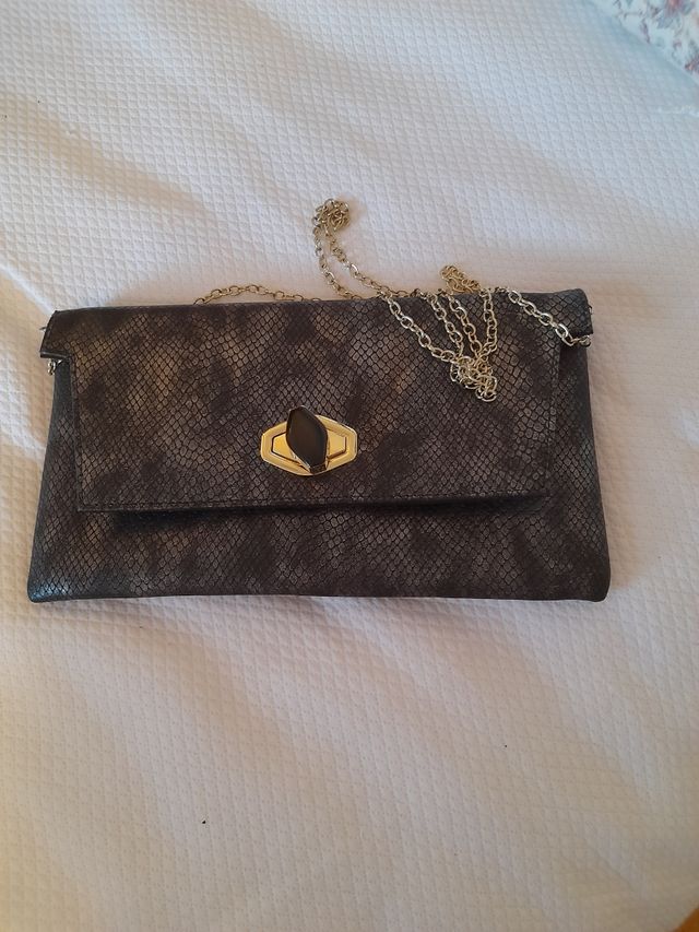 Bolso clutch gris serpiente