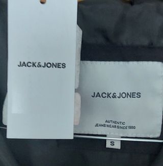 Cazadora negra Jack & Jones. Talla S