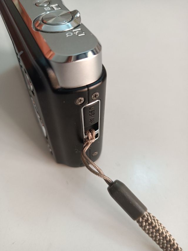 Pentax Optio V20 8MP da riparare.