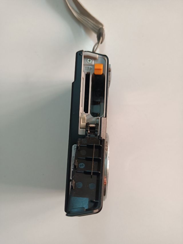 Pentax Optio V20 8MP da riparare.