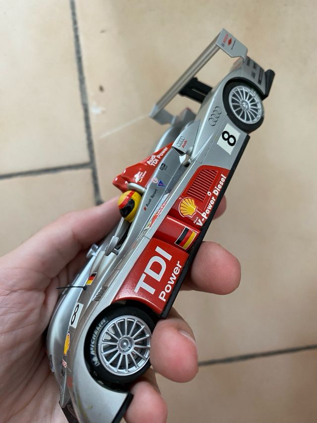 Scalextric Audi R10 TDI Le Mans 1:43