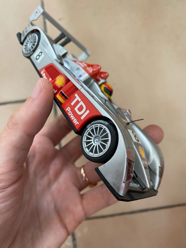 Scalextric Audi R10 TDI Le Mans 1:43