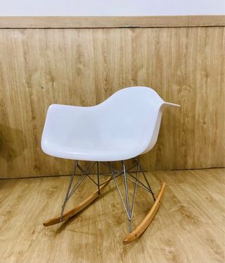 Silla mecedora blanca Ikea
